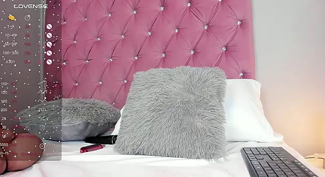 CapricornGirl  online show from September 30, 2025, 11:22 pm