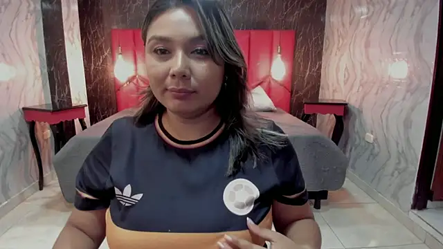 LatinaHoleQueen online show from November 18, 2025, 2:53 pm