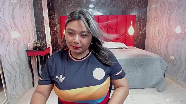 LatinaHoleQueen online show from April 4, 2026, 2:34 pm