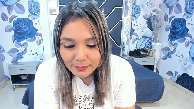 LatinaHoleQueen online show from September 22, 2025, 2:34 pm