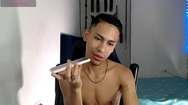 Snapshot of dylan_apol0 chatting on November 7, 2025, 4:17 am dylan apol0 online show from November 7, 2025, 4:17 am