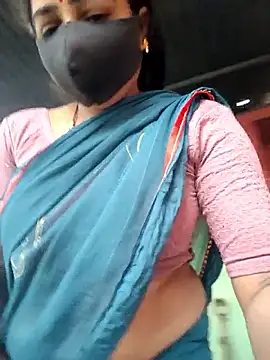 Snapshot of Falguni_Desai chatting on December 17, 2025, 2:05 am Falguni Desai online show from December 17, 2025, 2:05 am
