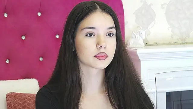 Snapshot of AlexisDevine chatting on February 18, 2026, 5:49 am AlexisDevine online show from February 18, 2026, 5:49 am