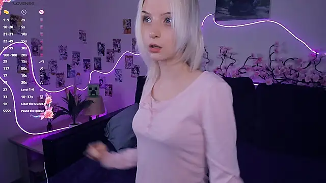 Megan--chan online show from November 22, 2025, 7:24 pm