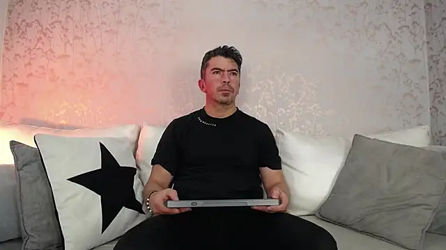 JuanKFit 45 online show from November 8, 2025, 1:47 pm