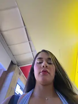 BellaLeclair online show from April 8, 2026, 11:28 pm