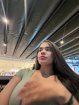 BellaLeclair online show from April 6, 2026, 12:17 am