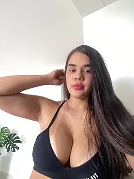 Snapshot of BellaLeclair chatting on March 4, 2026, 6:04 pm BellaLeclair online show from March 4, 2026, 6:04 pm