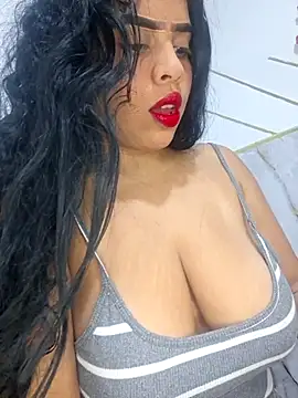 Yemaly Lee online show from May 4, 2026, 9:06 pm