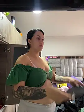 Snapshot of karolNails chatting on March 4, 2026, 6:15 pm karolNails online show from March 4, 2026, 6:15 pm