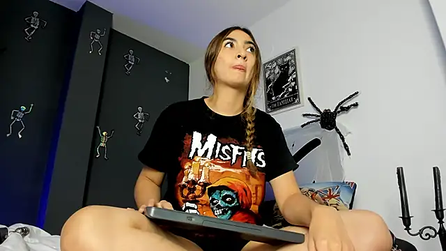 Snapshot of Alice_Dickinssonn chatting on October 21, 2025, 4:34 am Alice Dickinssonn online show from October 21, 2025, 4:34 am