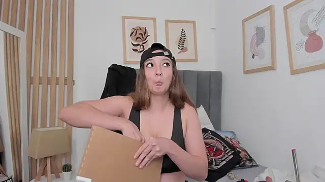 Snapshot of Alice_Dickinssonn chatting on December 16, 2025, 8:13 pm Alice Dickinssonn online show from December 16, 2025, 8:13 pm