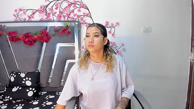 ManelykGonzalez online show from September 18, 2025, 7:39 pm
