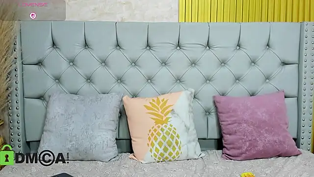 Skarlet 04 online show from January 17, 2026, 6:17 am