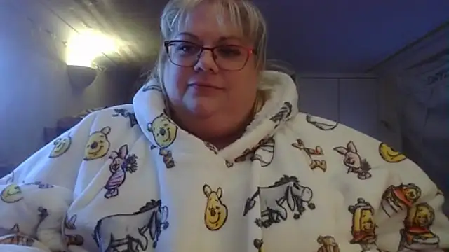 Kinkyhousewife83 online show from November 20, 2025, 12:06 pm