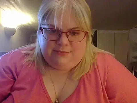 Kinkyhousewife83 online show from January 6, 2026, 7:51 pm