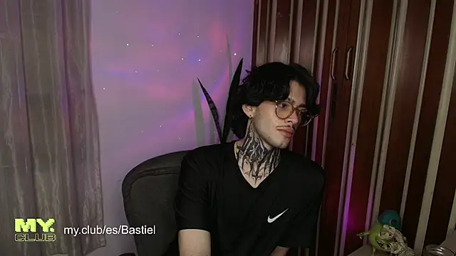 Mihail leroy online show from April 22, 2026, 2:29 am