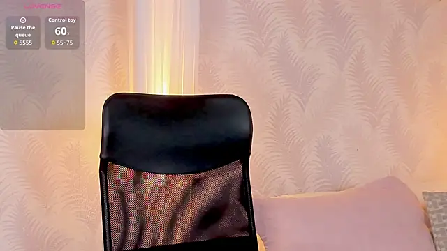 antonellacooper   online show from November 13, 2025, 2:21 pm