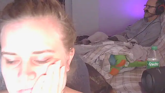 Sexyblonde12344 online show from December 4, 2025, 5:01 pm