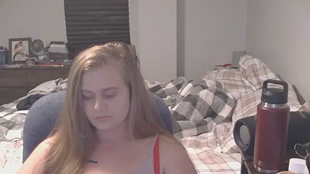 Sexyblonde12344 online show from November 28, 2025, 9:04 pm