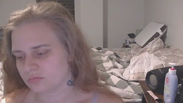 Sexyblonde12344 online show from December 18, 2025, 8:12 pm