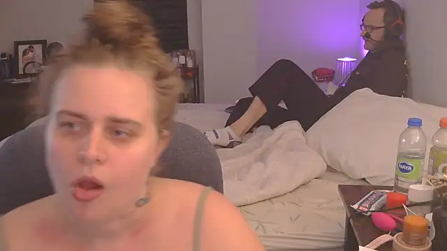 Sexyblonde12344 online show from November 9, 2025, 12:25 am