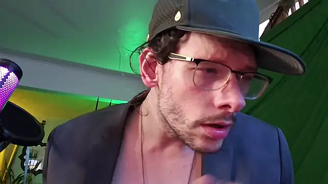 MasterDaddyCool online show from October 21, 2025, 3:50 am