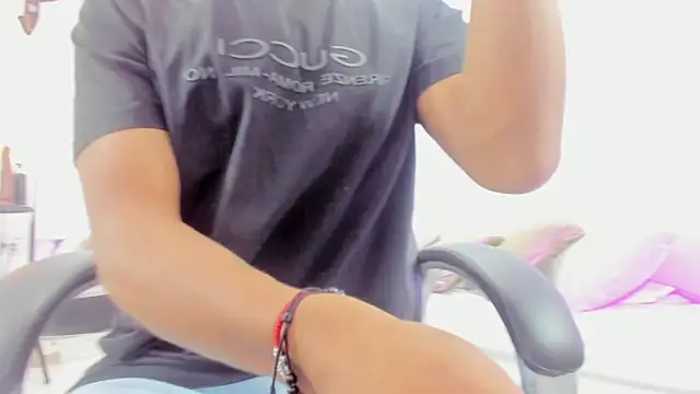 Ricky Owens1 online show from November 23, 2025, 2:38 pm