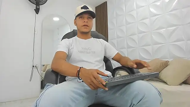 Ricky Owens1 online show from November 24, 2025, 8:42 pm