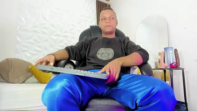 Ricky Owens1 online show from September 25, 2025, 2:45 pm