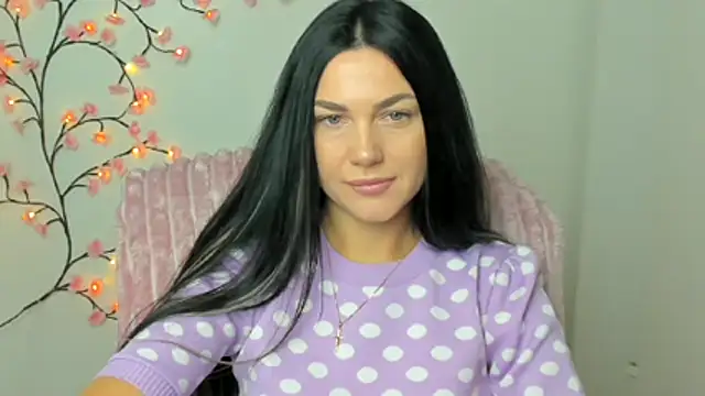 Lune Moon online show from December 16, 2025, 7:23 am