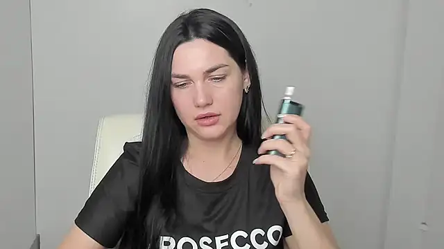 Lune Moon online show from October 3, 2025, 5:47 pm