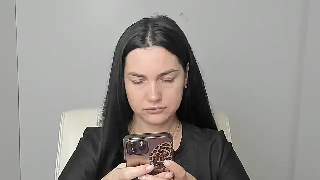 Lune Moon online show from October 3, 2025, 5:42 am