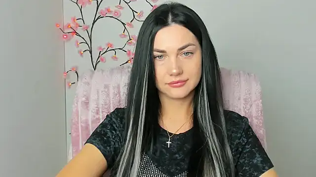 Lune Moon online show from April 18, 2026, 5:21 am