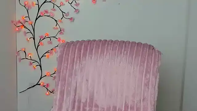 Snapshot of Lune_Moon chatting on February 4, 2026, 6:30 am Lune Moon online show from February 4, 2026, 6:30 am