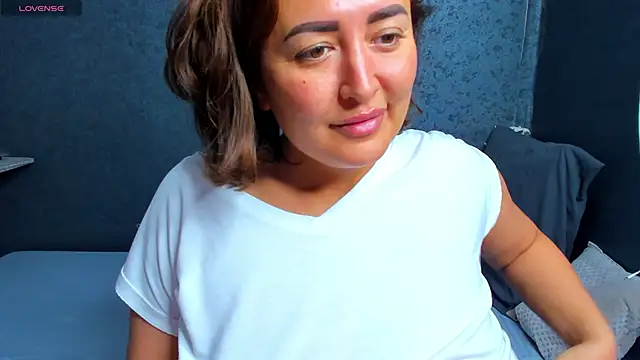 Olivia Buckby online show from November 11, 2025, 4:46 pm