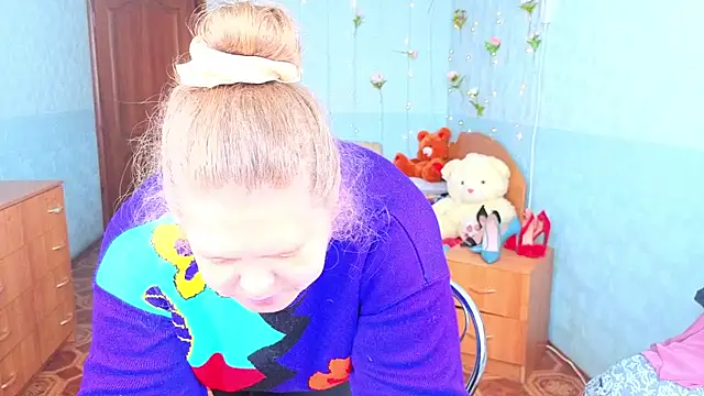 Audrey Aura online show from October 5, 2025, 5:09 am