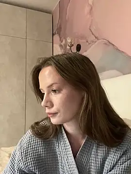 Rosie Holmes  online show from October 11, 2025, 1:45 pm