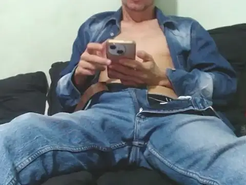Snapshot of Breiner_hotxxl chatting on September 10, 2025, 4:33 am Breiner hotxxl online show from September 10, 2025, 4:33 am