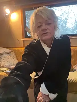 ladyboatlady online show from October 8, 2025, 6:26 am