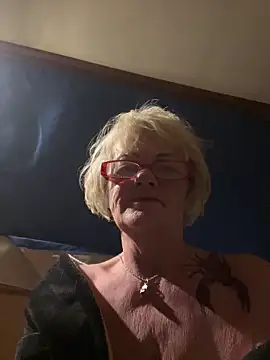 ladyboatlady online show from November 26, 2025, 6:57 am