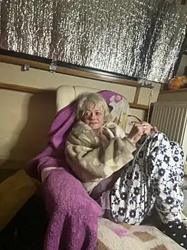 Snapshot of ladyboatlady chatting on February 24, 2026, 7:37 pm ladyboatlady online show from February 24, 2026, 7:37 pm