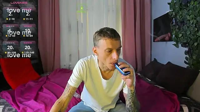 Snapshot of InkedJames chatting on September 14, 2025, 4:24 am InkedJames online show from September 14, 2025, 4:24 am