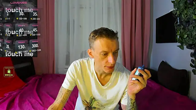 Snapshot of InkedJames chatting on September 9, 2025, 4:00 am InkedJames online show from September 9, 2025, 4:00 am