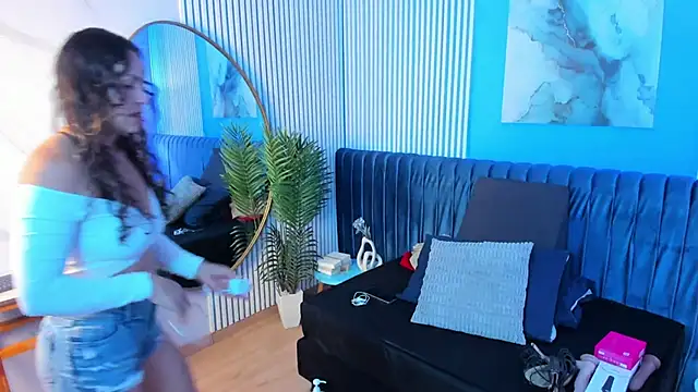 bellarivera  online show from November 24, 2025, 7:03 pm