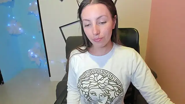 paula miler1 online show from October 18, 2025, 2:08 pm