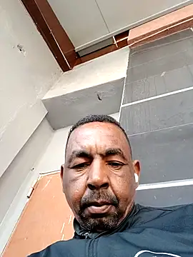 Snapshot of Bob_black chatting on February 16, 2026, 2:37 pm Bob black online show from February 16, 2026, 2:37 pm