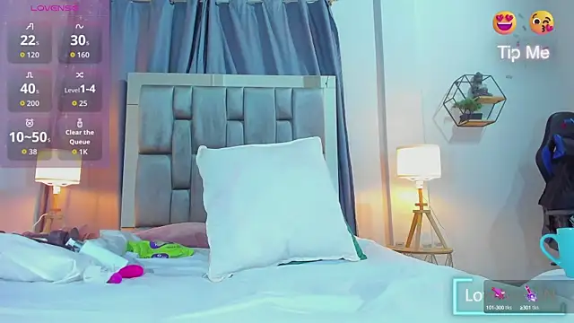 Karlaliones69 online show from October 3, 2025, 11:45 am