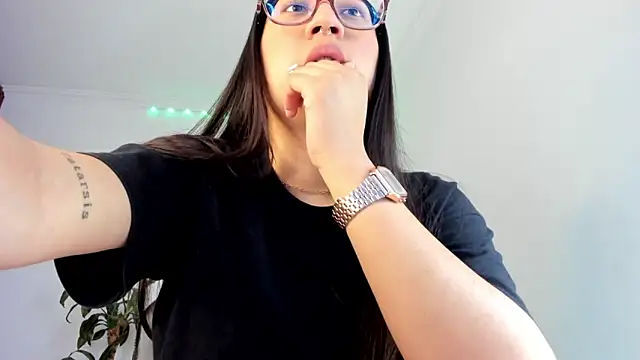 rouse red online show from October 15, 2025, 3:53 pm