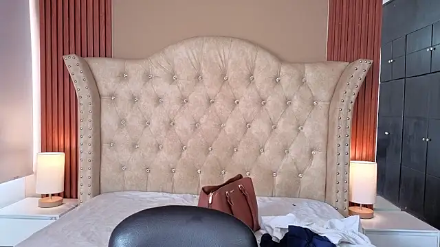 SofiaDelicia online show from November 17, 2025, 4:22 pm